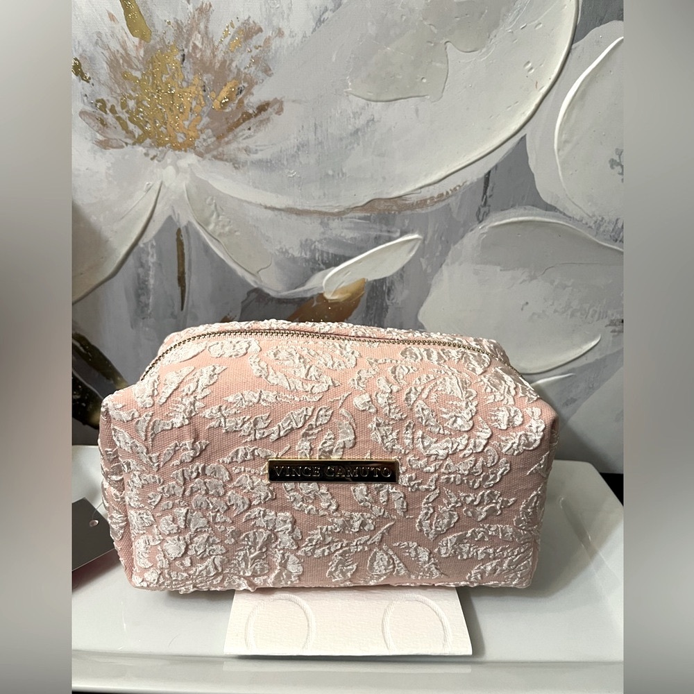 🛍️NWT Vince Camito Collection Blush Floral Cosmetic/Beauty Bag